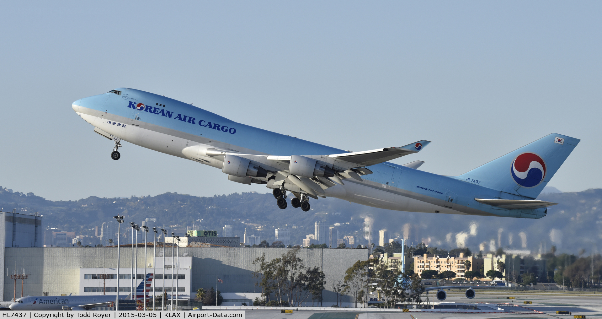 HL7437, 2003 Boeing 747-4B5F/SCD C/N 32808, Departing LAX On 25R