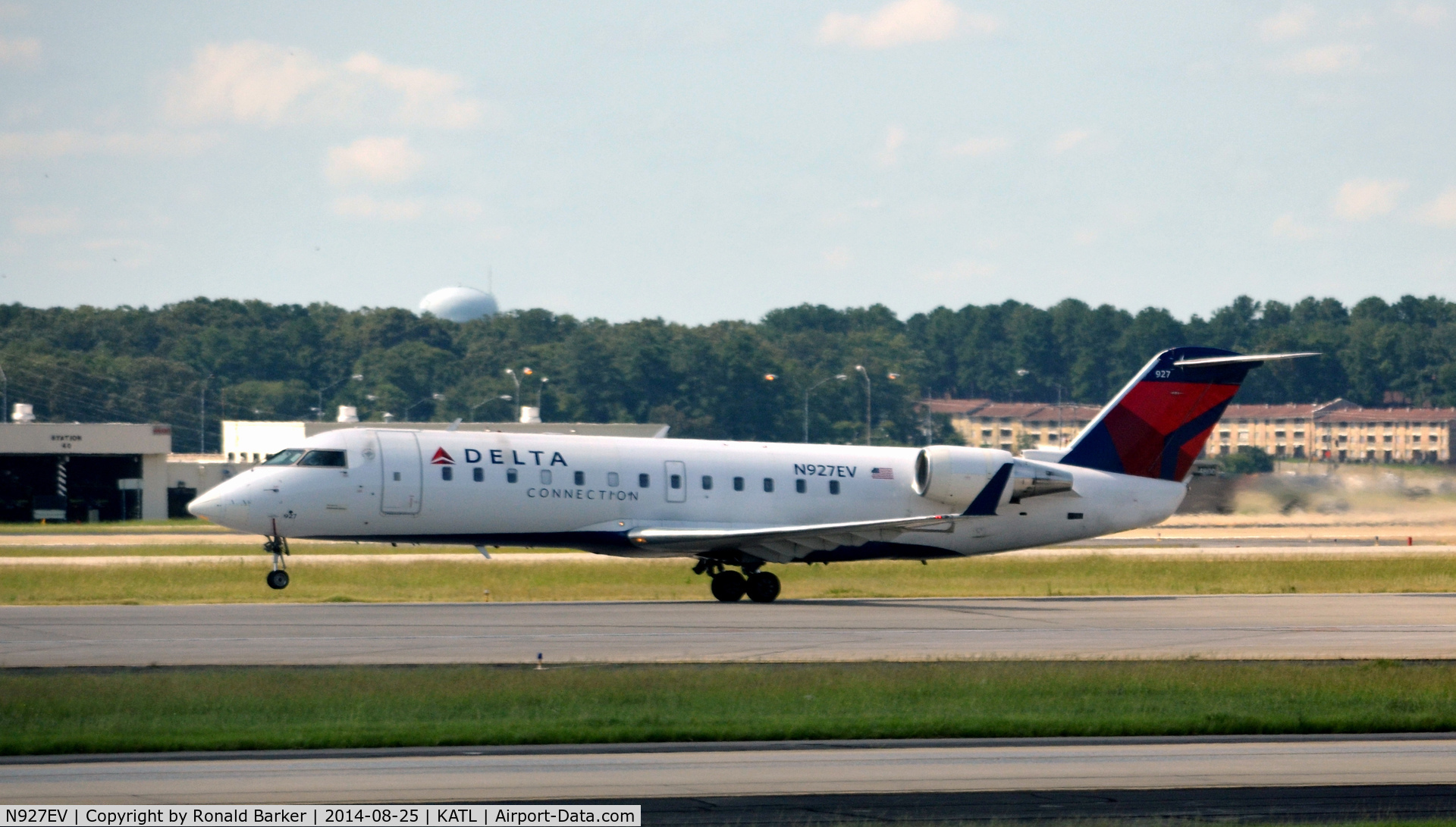 N927EV, 2003 Bombardier CRJ-200ER (CL-600-2B19 C/N 7844, Nose wheel lift off Atlanta
