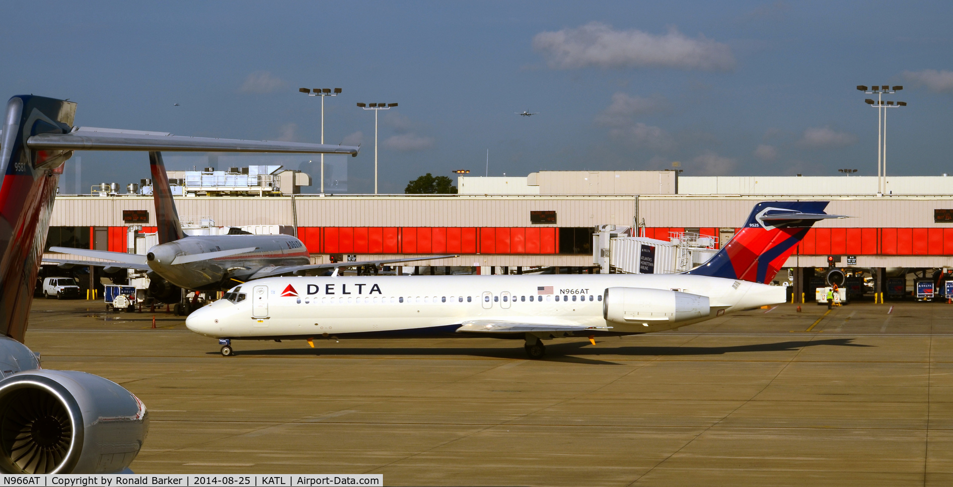 N966AT, 2001 Boeing 717-200 C/N 55027, Taxi Atlanta