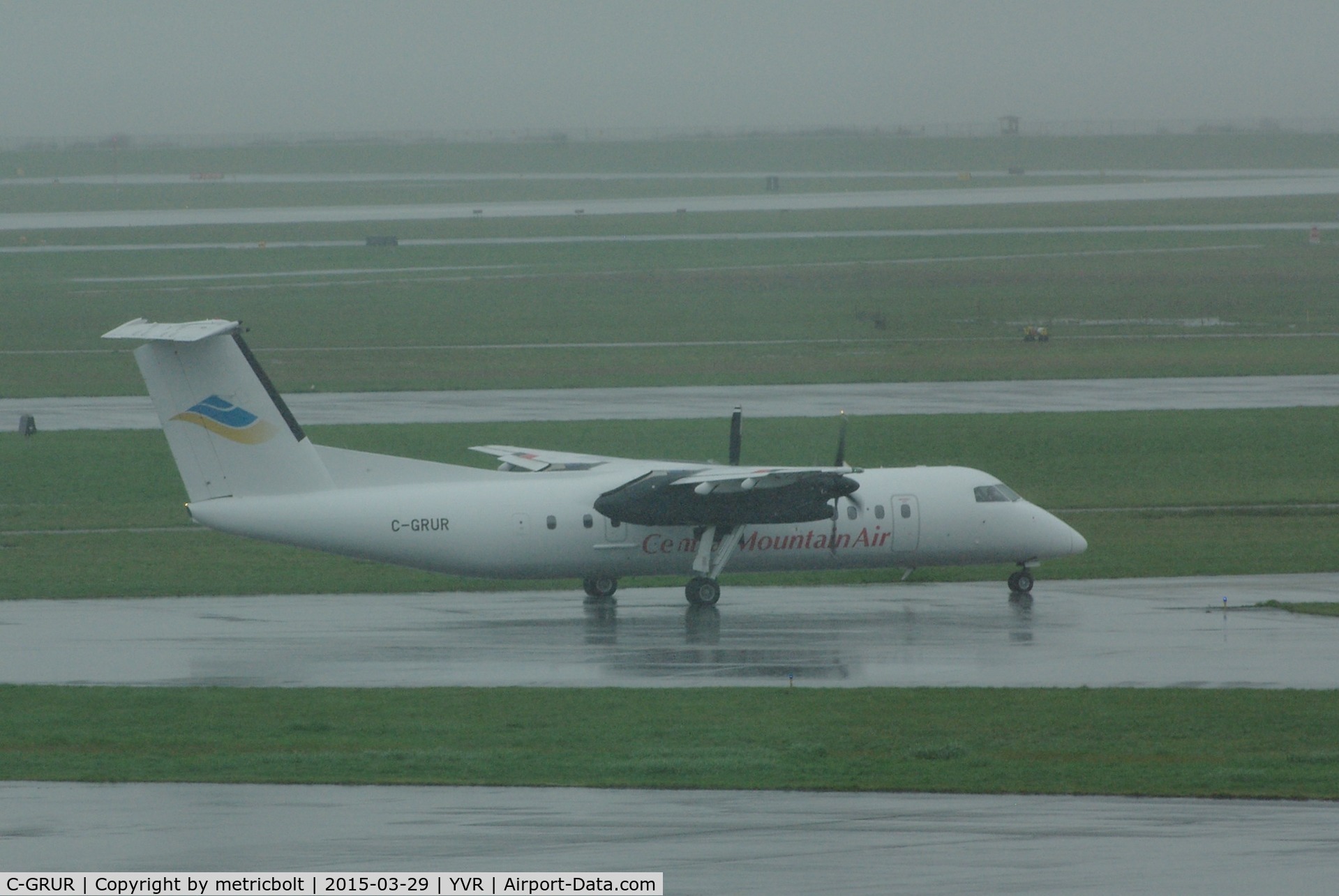 C-GRUR, 1991 De Havilland Canada DHC-8-311 Dash 8 C/N 256, departure to Comox