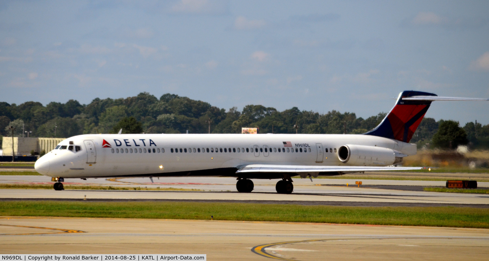 N969DL, 1990 McDonnell Douglas MD-88 C/N 53172, Taxi Atlanta