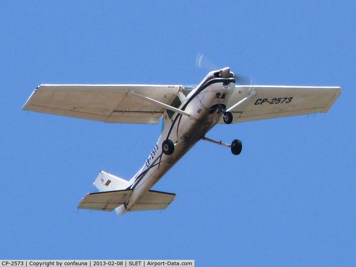 CP-2573, 1977 Cessna 152 C/N 15280529, Old paint design in 2013