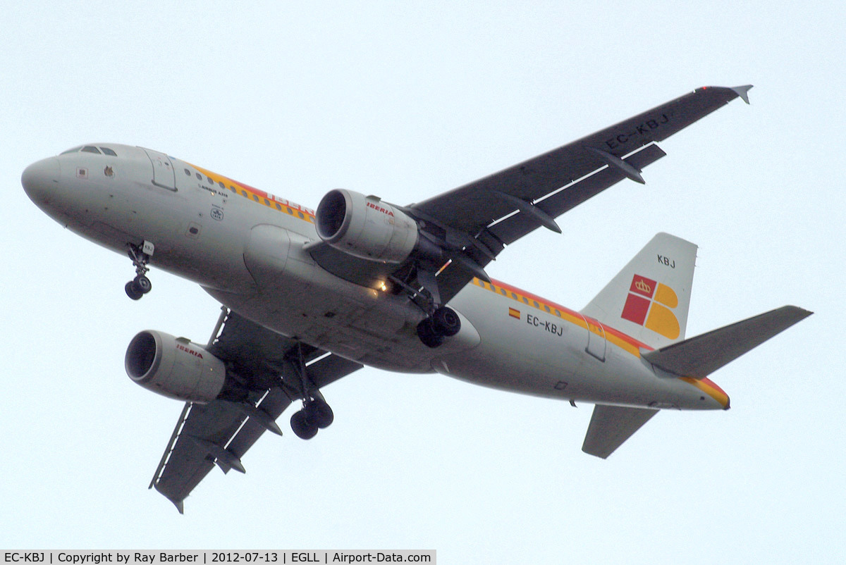 EC-KBJ, 2007 Airbus A319-111 C/N 3054, Airbus A319-111 [3054] (Iberia) Home~G 13/07/2012. On approach 27R.