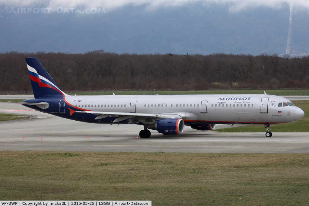 VP-BWP, 2004 Airbus A321-211 C/N 2342, Taxiing