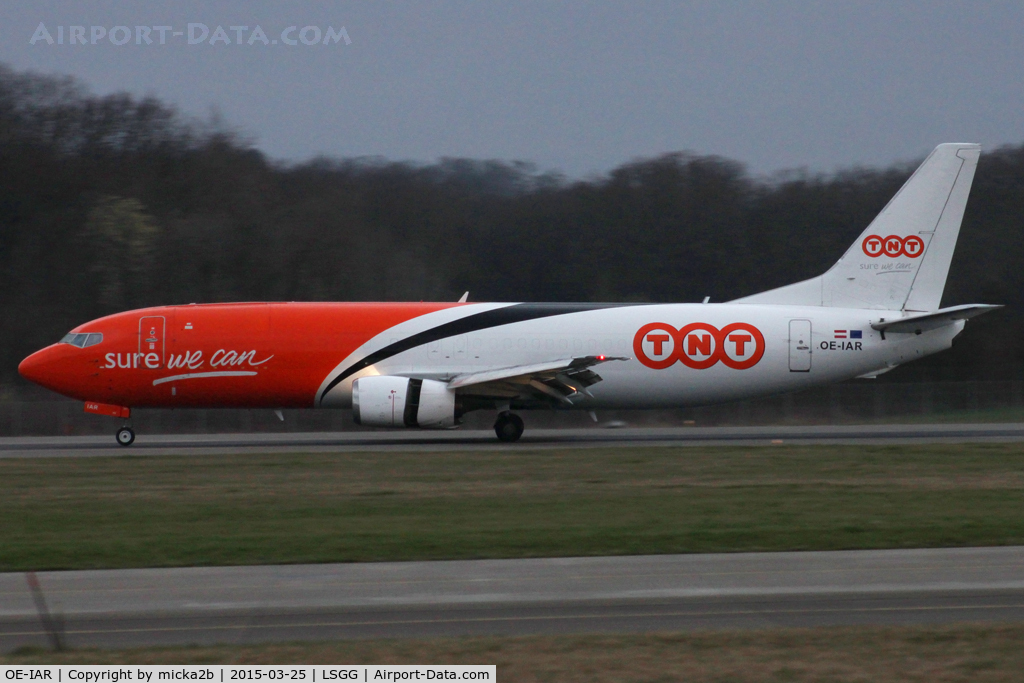 OE-IAR, 1998 Boeing 737-4M0 C/N 29208, Landing