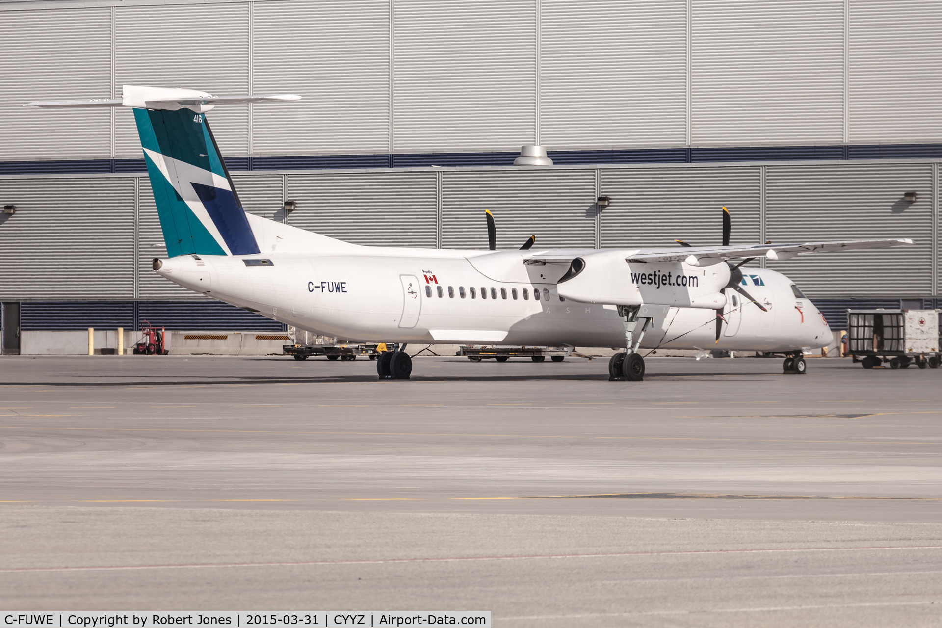 C-FUWE, 2014 Bombardier DHC-8-402Q Dash 8 Dash 8 C/N 4477, Infield at Toronto Pearson