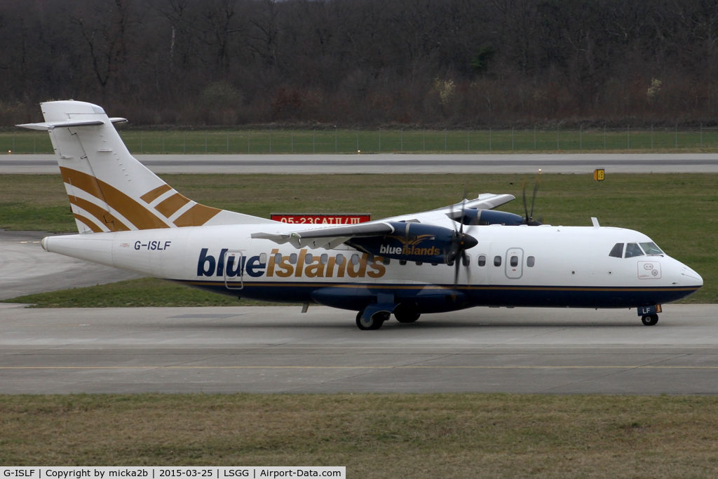G-ISLF, 1997 ATR 42-500 C/N 546, Taxiing