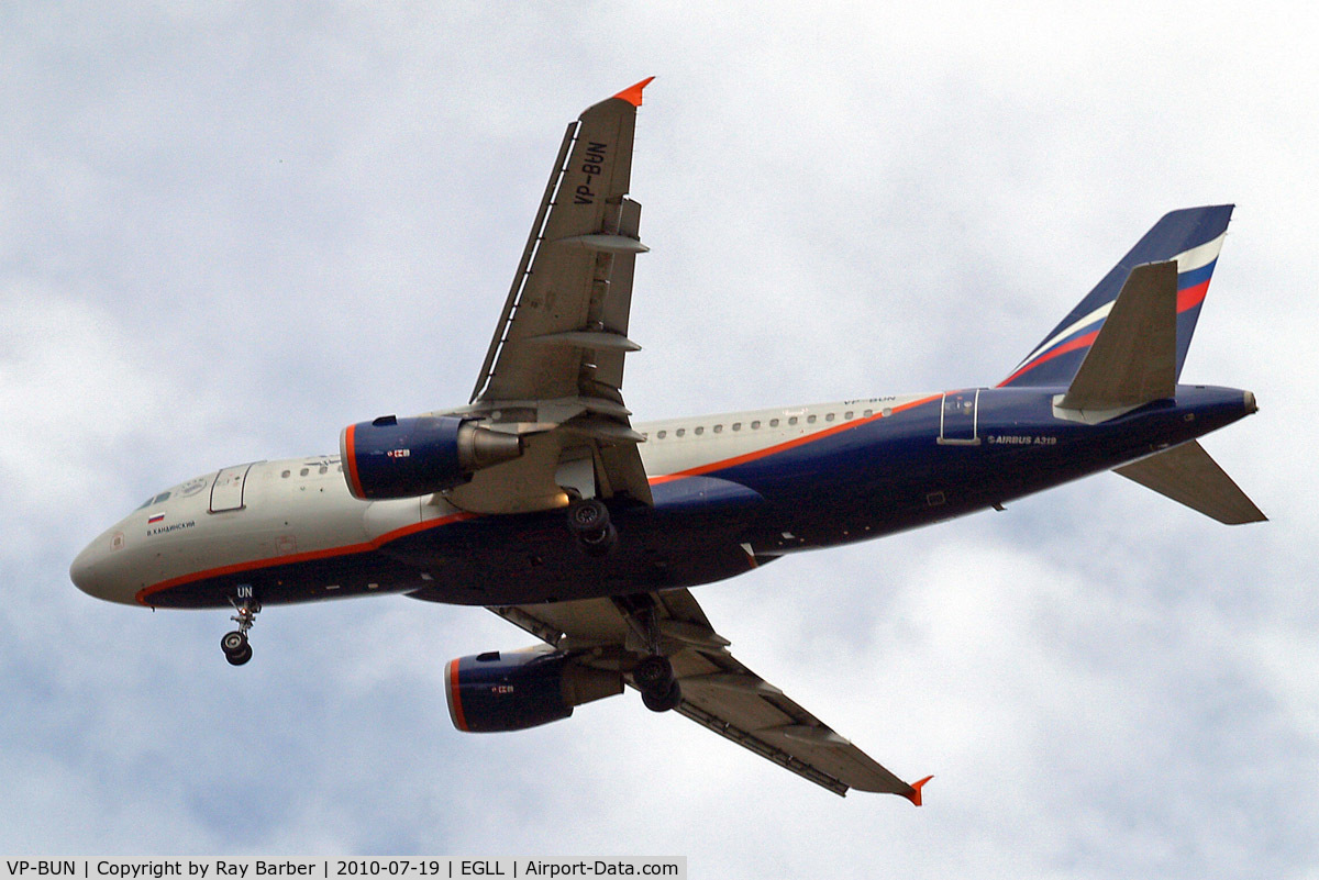 VP-BUN, 2007 Airbus A319-111 C/N 3298, Airbus A319-111 [3298] (Aeroflot Russian Airlines) Home~G 19/07/2010. On approach 27R.