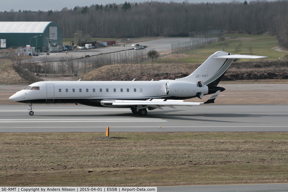 SE-RMT, 2014 Bombardier BD-700-1A10 Global 6000 C/N 9624, Arriving from St. Louis.