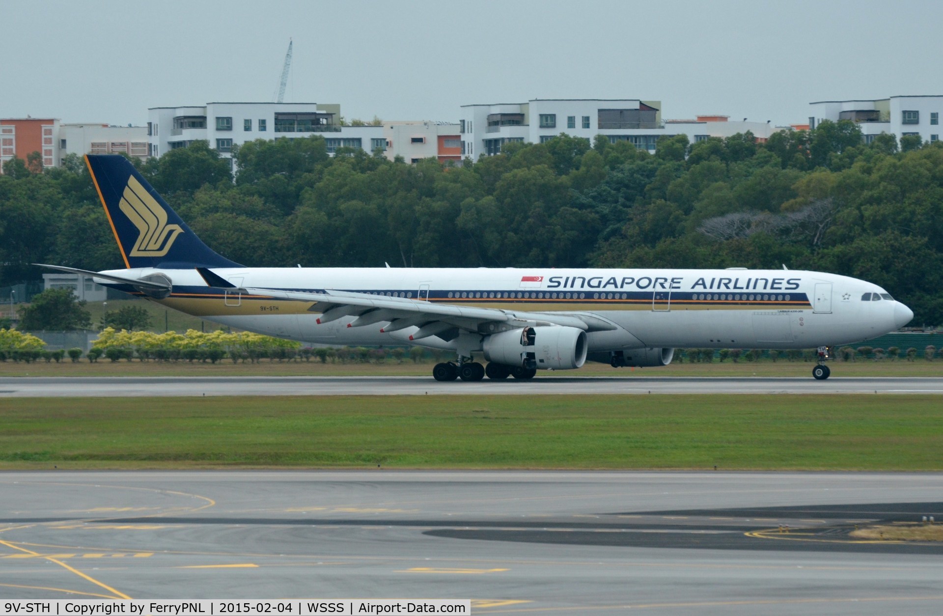 9V-STH, 2009 Airbus A330-343E C/N 1015, Singapore A333 coming to a stop.