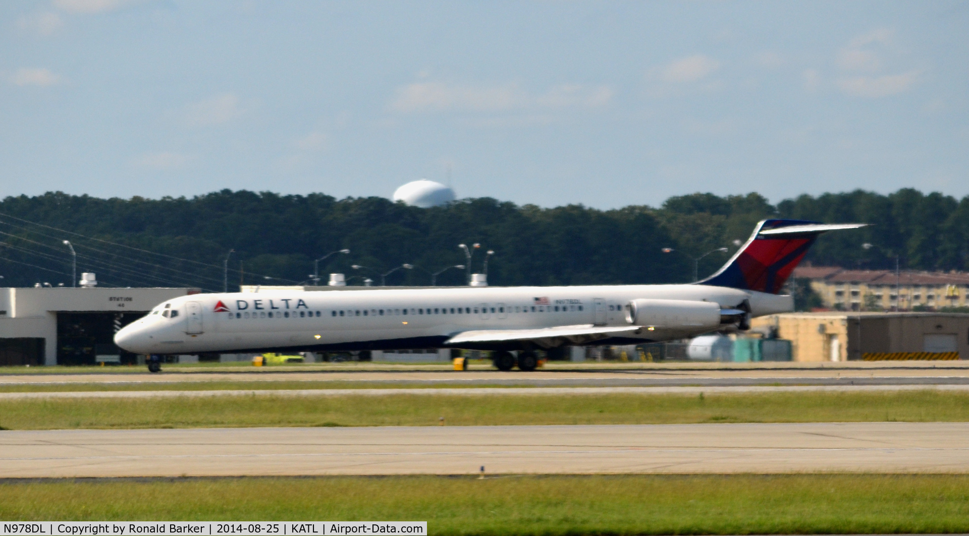 N978DL, 1991 McDonnell Douglas MD-88 C/N 53259, Landing Atlanta