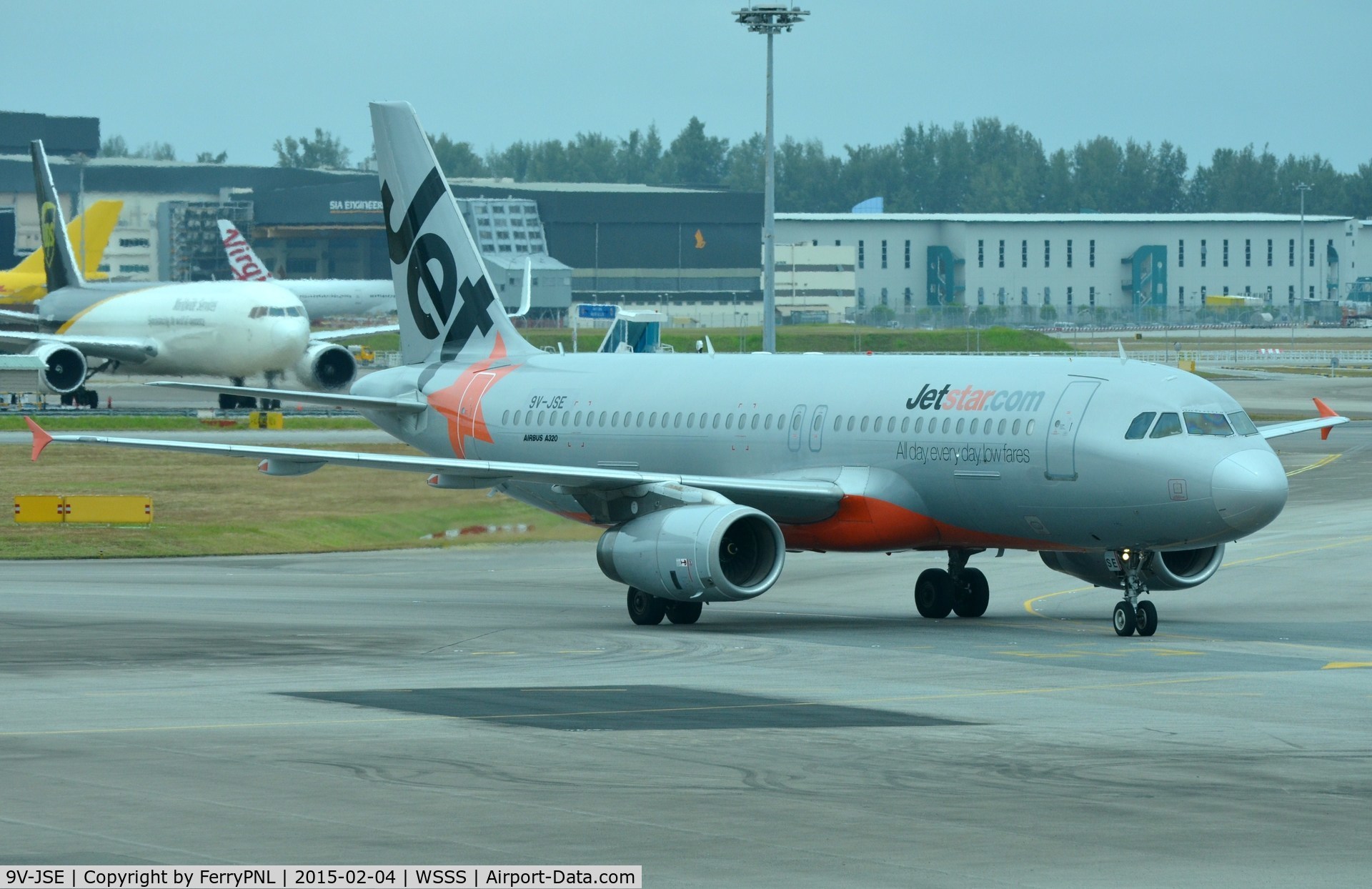 9V-JSE, 2005 Airbus A320-232 C/N 2423, Jetstar A320 taxying in.