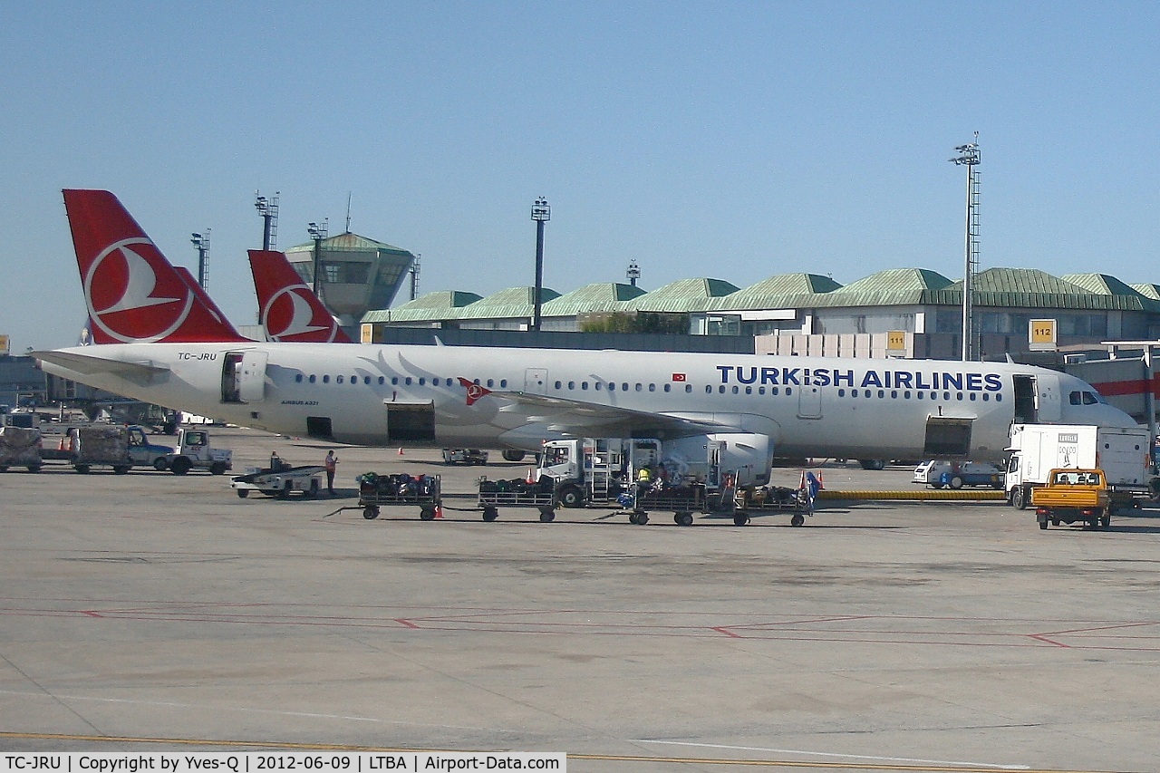 TC-JRU, 2011 Airbus A321-231 C/N 4788, Airbus A321-231, Boarding area, Istanbul Atatürk Airport (LTBA-IST)