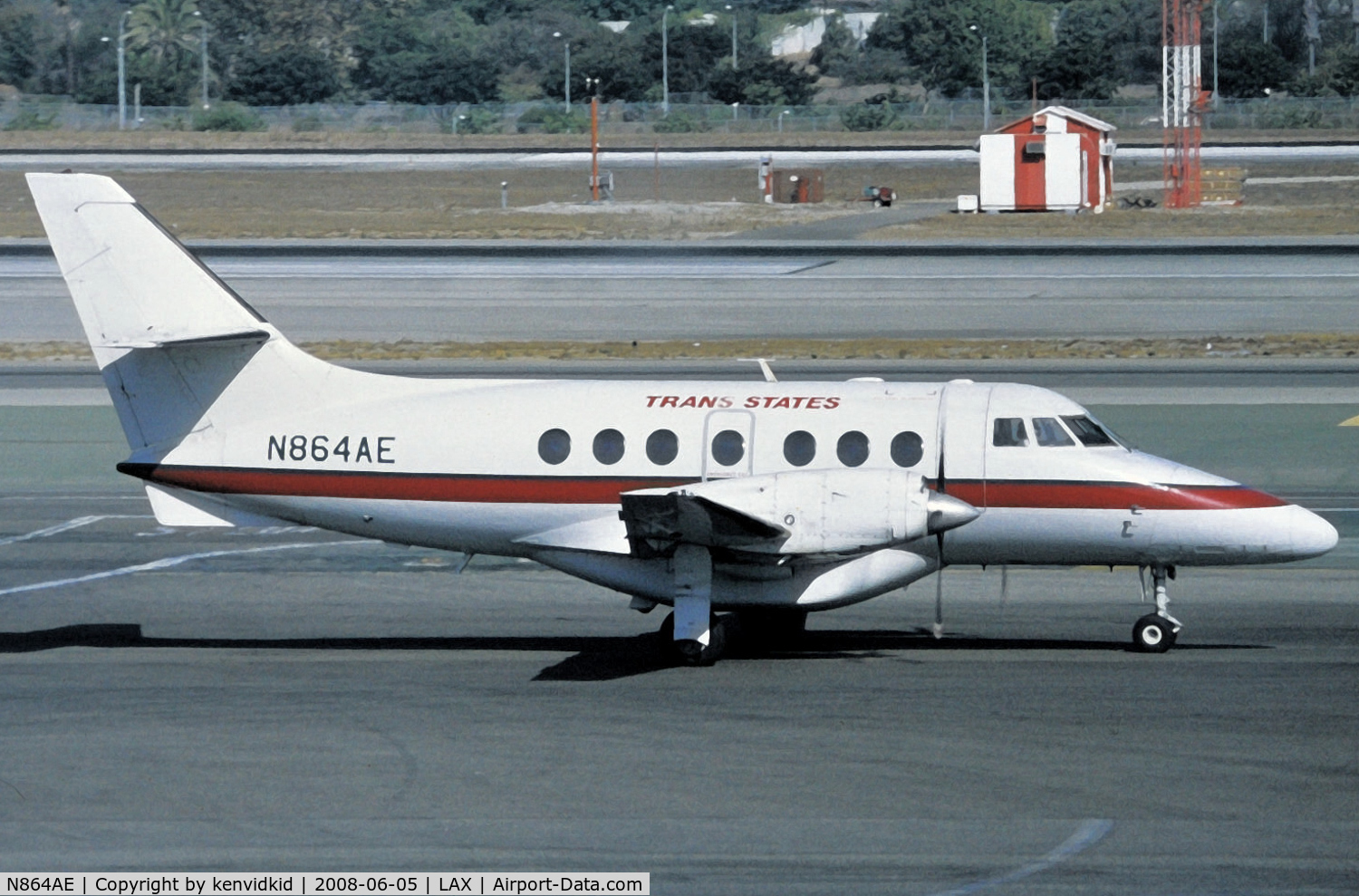 N864AE, 1989 British Aerospace BAe-3201 Jetstream C/N 864, Taxiing in.
