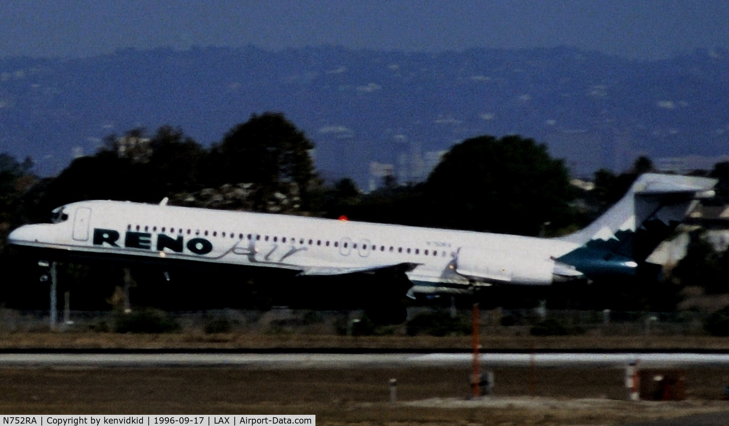 N752RA, 1989 McDonnell Douglas MD-87 (DC-9-87) C/N 49780, Copied from slide