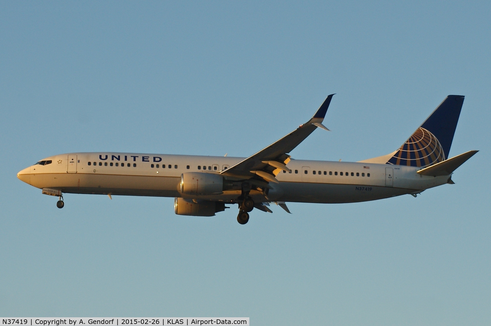 N37419, 2008 Boeing 737-924/ER C/N 31666, United, is here on short finals at Las Vegas Int'l(KLAS)
