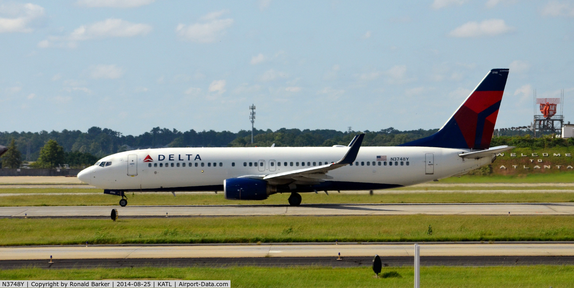 N3748Y, 2001 Boeing 737-832 C/N 30489, Takeoff Atlanta