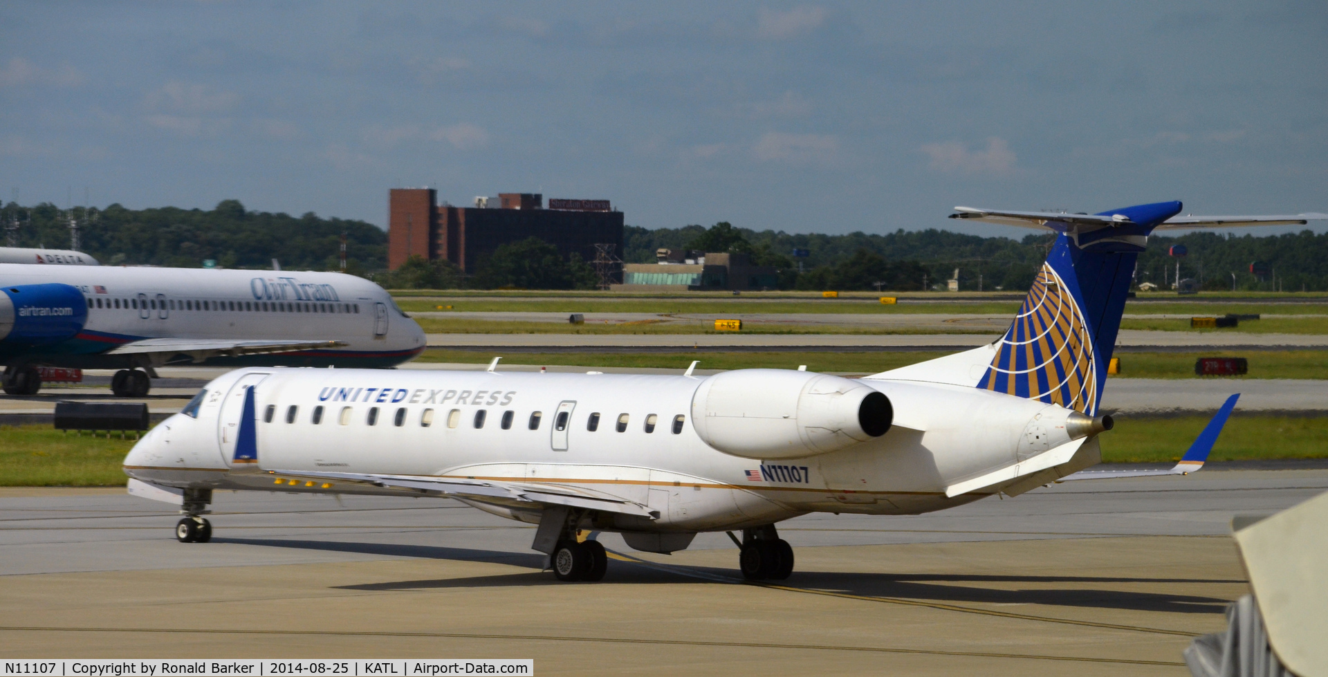 N11107, 2002 Embraer ERJ-145XR (EMB-145XR) C/N 145654, Taxi Atlanta