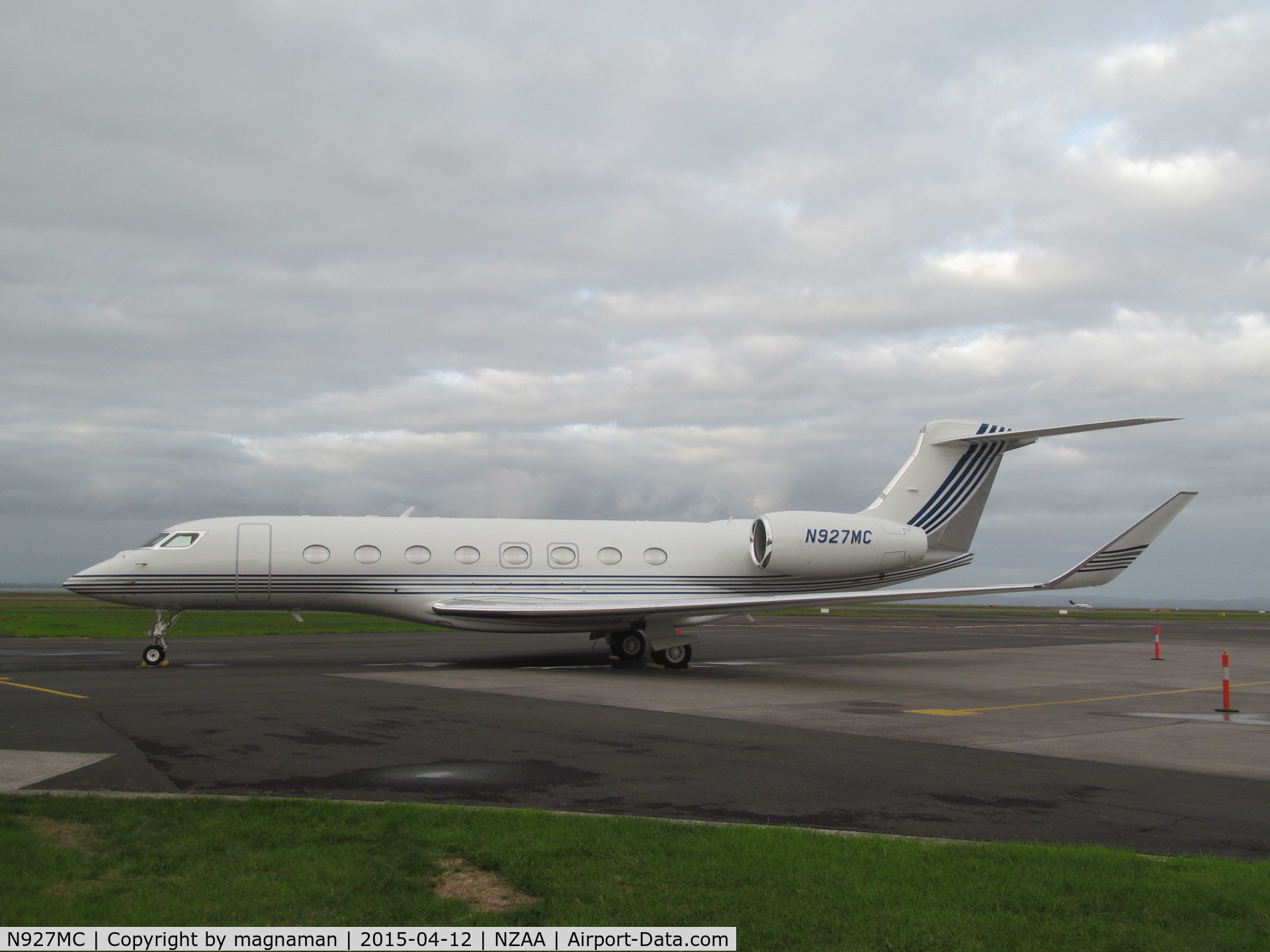 N927MC, 2013 Gulfstream Aerospace G650 (G-VI) C/N 6052, early morning arrival at AKL