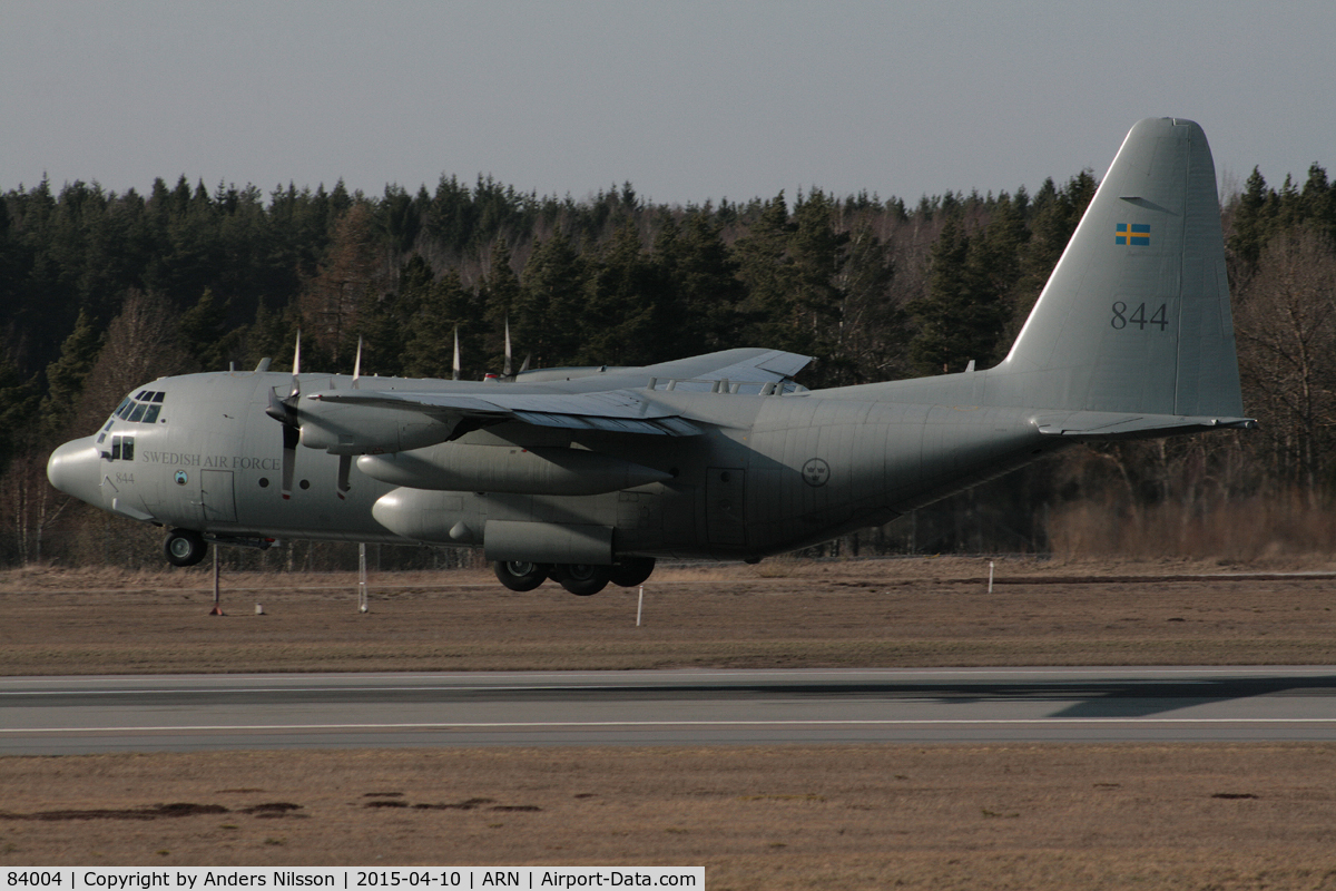 84004, Lockheed C-130H Hercules C/N 382-4881, Landing runway 26 from Halmstad.