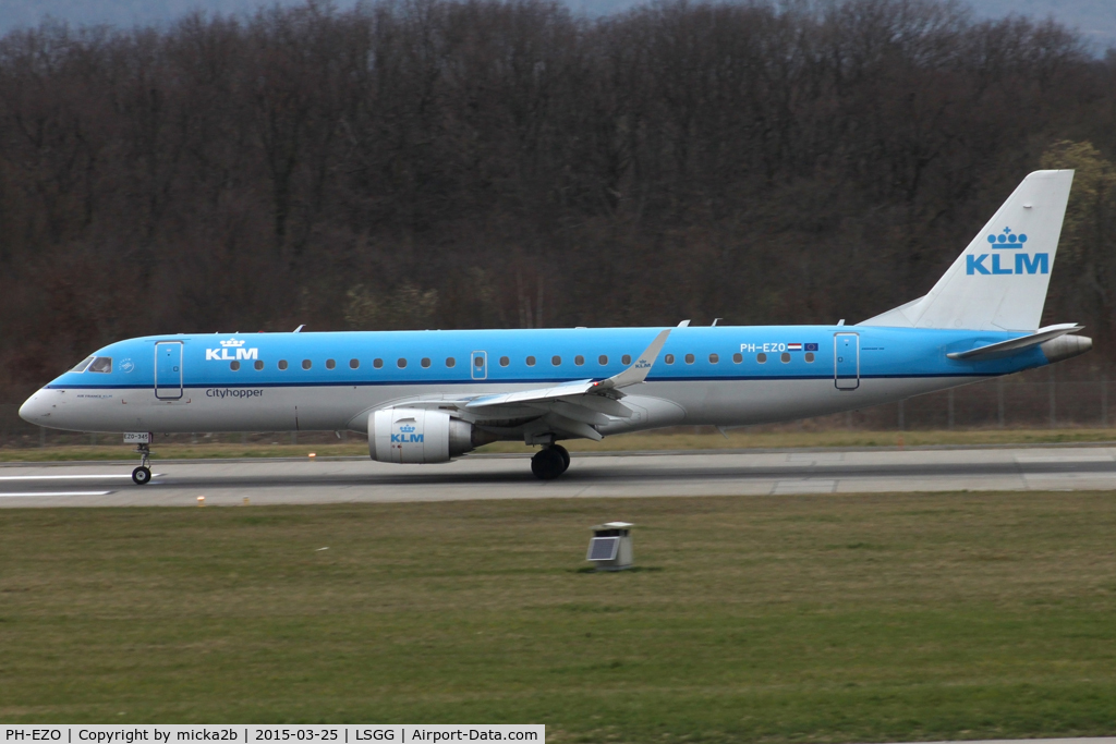 PH-EZO, 2010 Embraer 190LR (ERJ-190-100LR) C/N 19000345, Taxiing