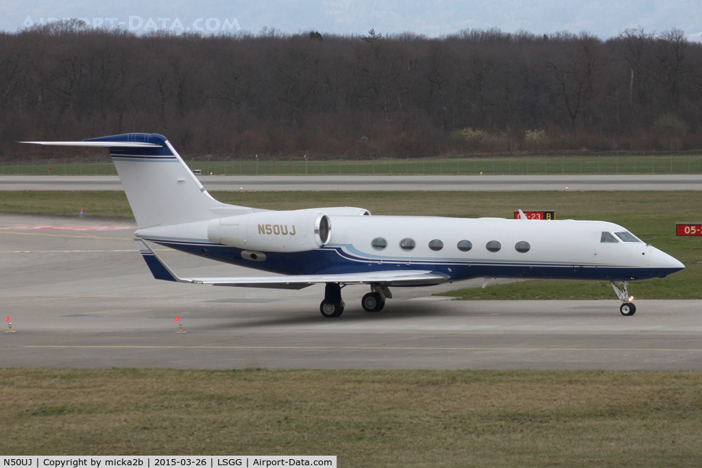 N50UJ, 2006 Gulfstream Aerospace G-IV C/N 4052, Taxiing