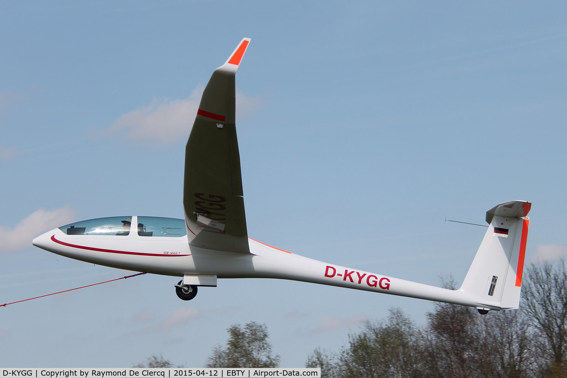 D-KYGG, DG Flugzeugbau DG-1000T C/N 10-125T44, Take-off with a winch.