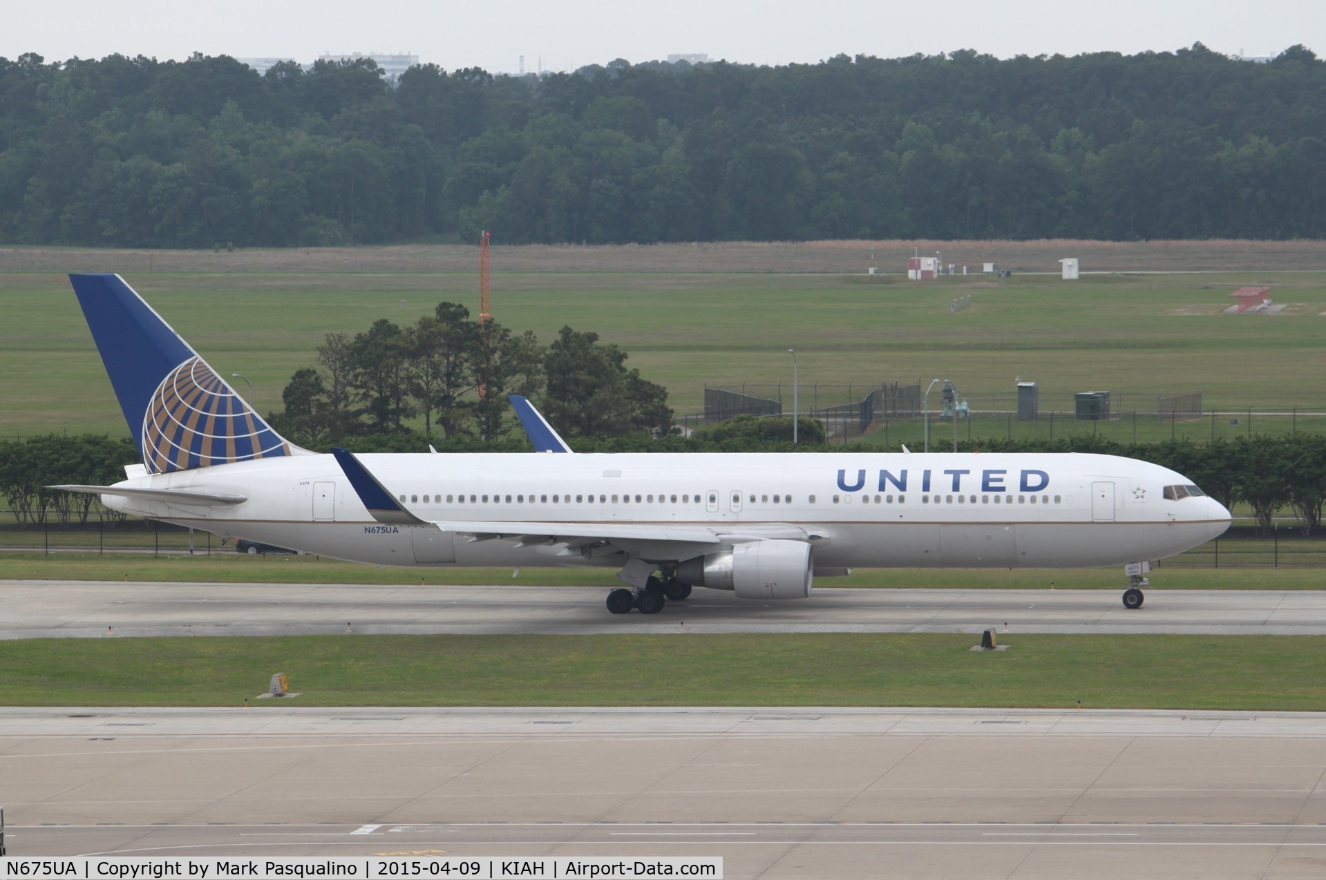 N675UA, 2000 Boeing 767-322 C/N 29243, Boeing 767-300