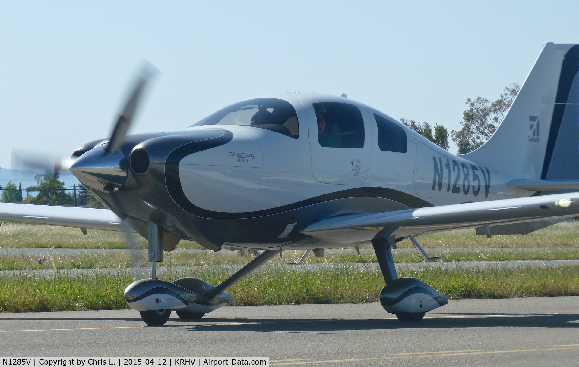 N1285V, 2008 Cessna LC41-550FG C/N 411085, A local 2008 Cessna 400 taxing back to its hangar.