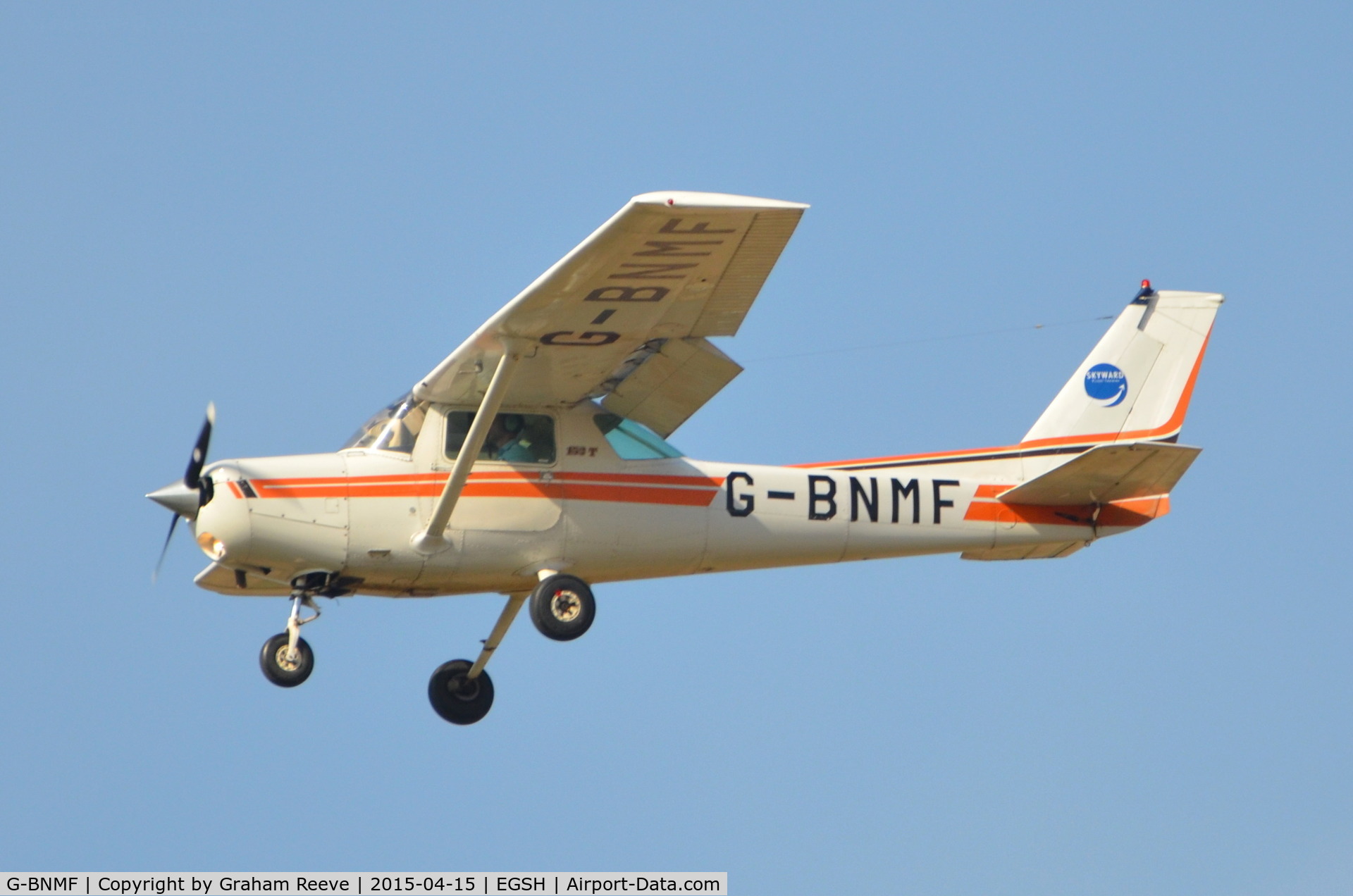 G-BNMF, 1982 Cessna 152 C/N 152-85563, Landing at Norwich.