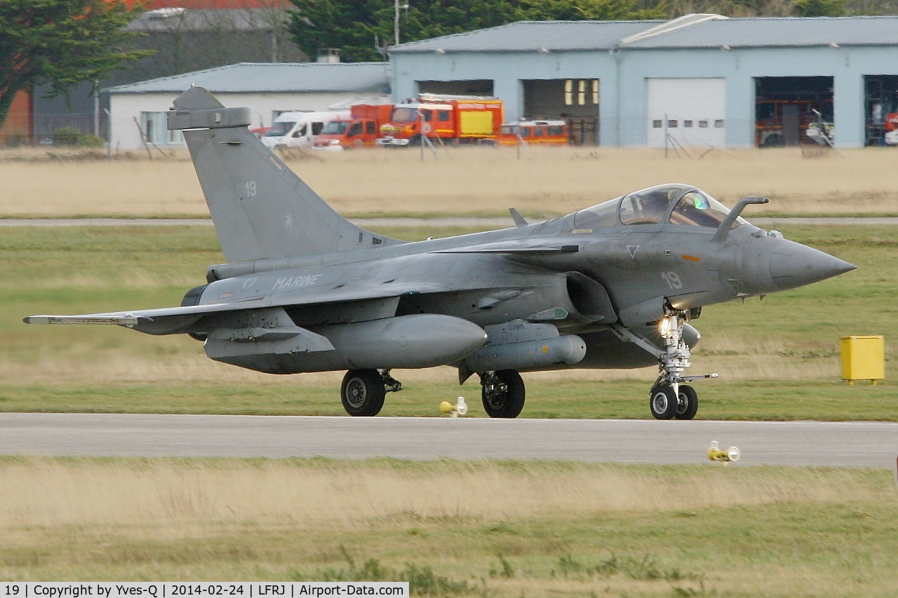 19, Dassault Rafale M C/N 19, Dassault Rafale M, Taxiing after landing rwy 26, Landivisiau Naval Air Base (LFRJ)