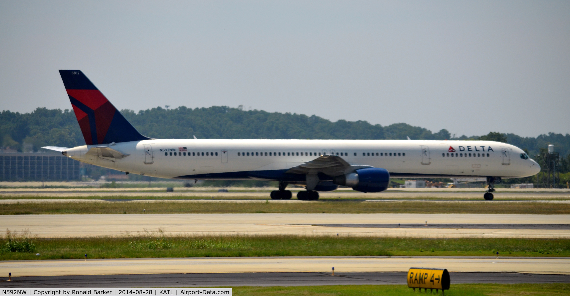 N592NW, 2003 Boeing 757-351 C/N 32992, Landing Atlanta