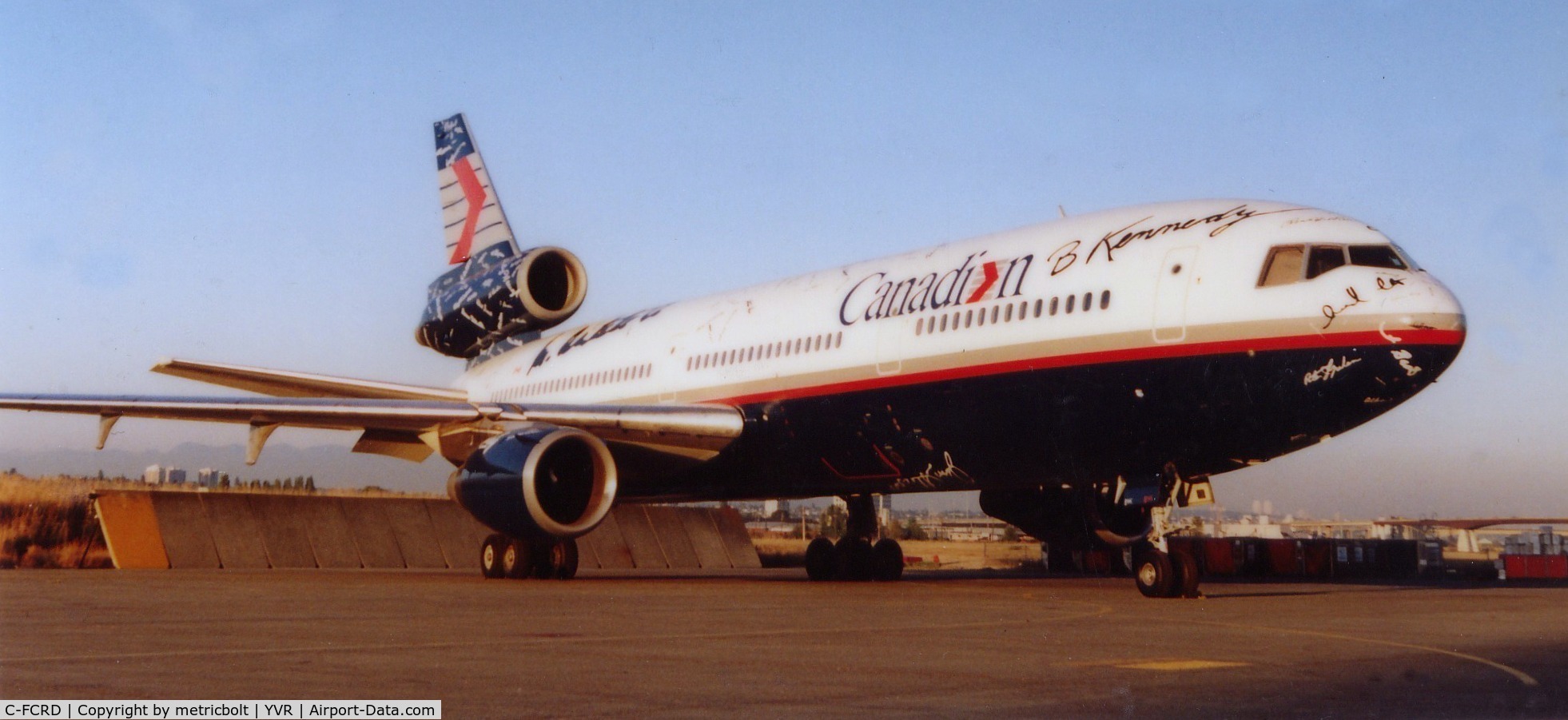 C-FCRD, 1976 McDonnell Douglas DC-10-30 C/N 47889, Employees Signatures 1993
