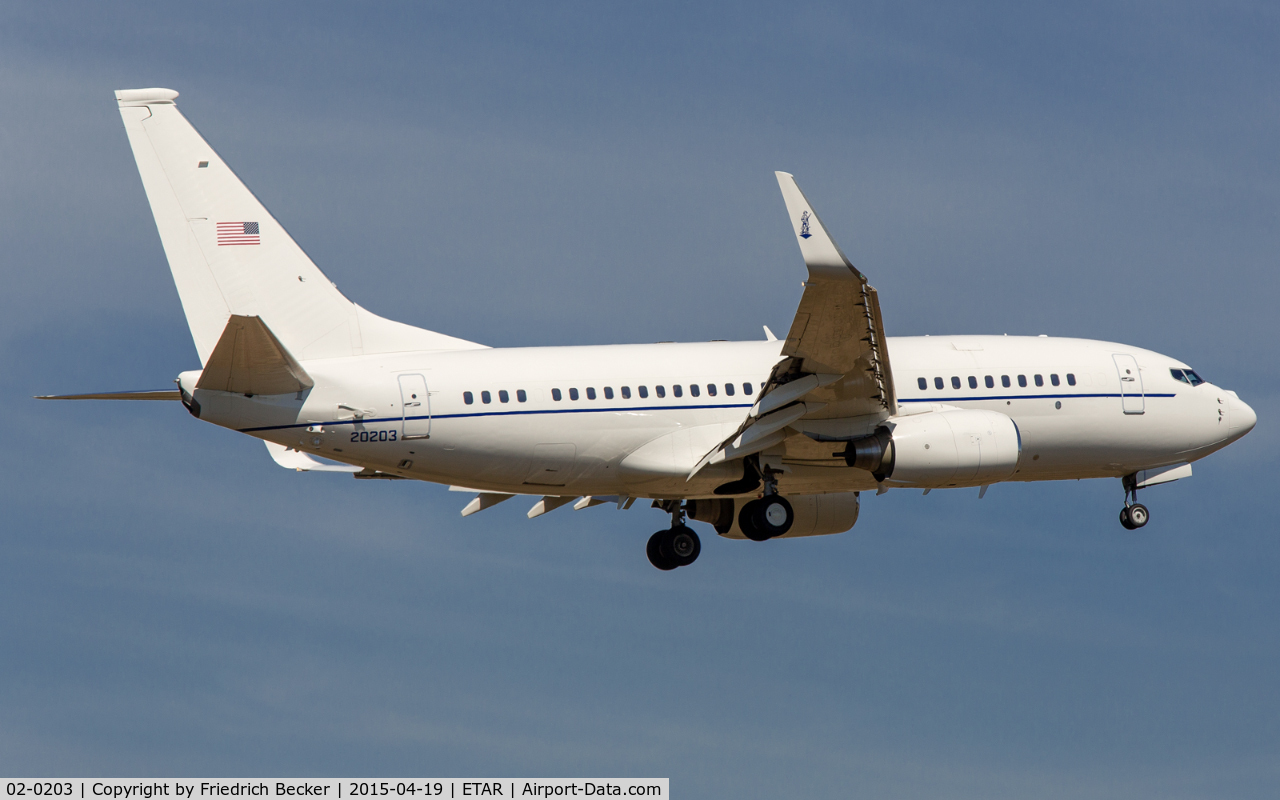 02-0203, 2002 Boeing C-40C Clipper (737-7BC BBJ) C/N 33434, on final RW08