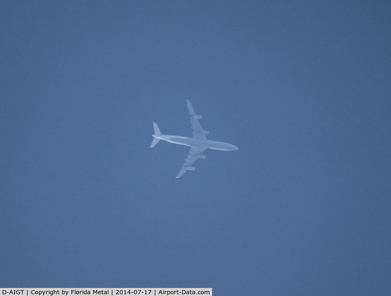 D-AIGT, 1999 Airbus A340-313 C/N 304, Lufthansa A340-300 flying 32,000 ft from ORD - DUS over Livonia Michigan