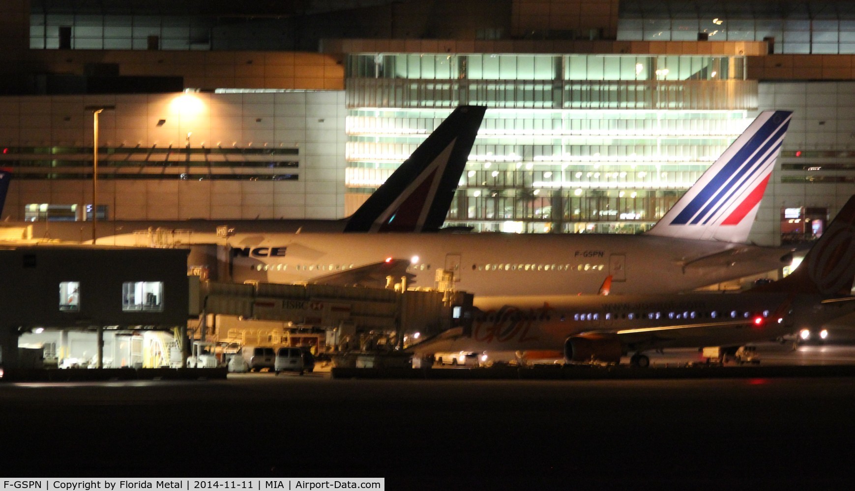 F-GSPN, 2000 Boeing 777-228/ER C/N 29011, Air France 777-200 at night