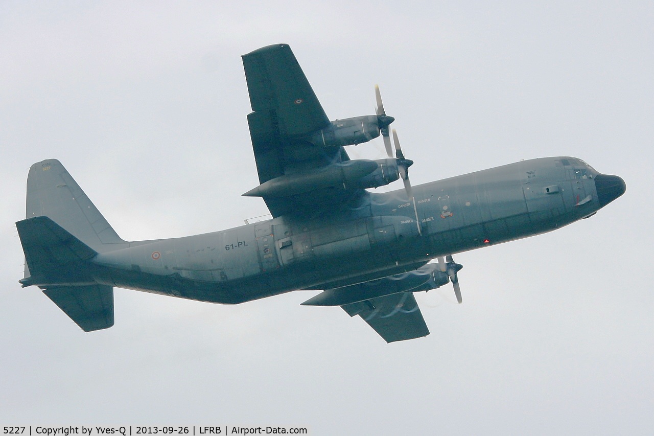 5227, Lockheed C-130H Hercules C/N 382-5227, French Air Force Lockheed C-130H, Take off rwy 07R, Brest-Bretagne Airport (LFRB-BES)
