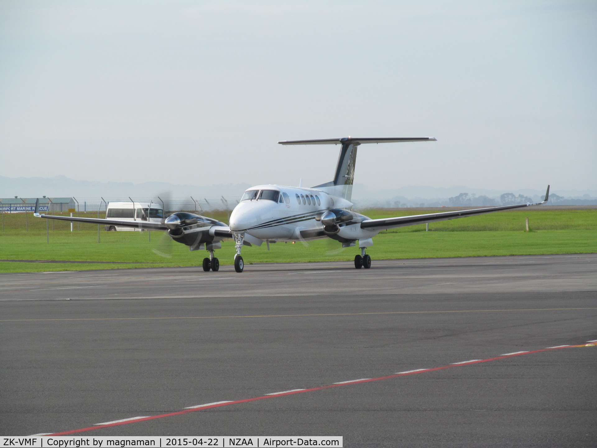 ZK-VMF, 2008 Hawker Beechcraft B200GT King Air C/N BY-57, Taxying onto apron