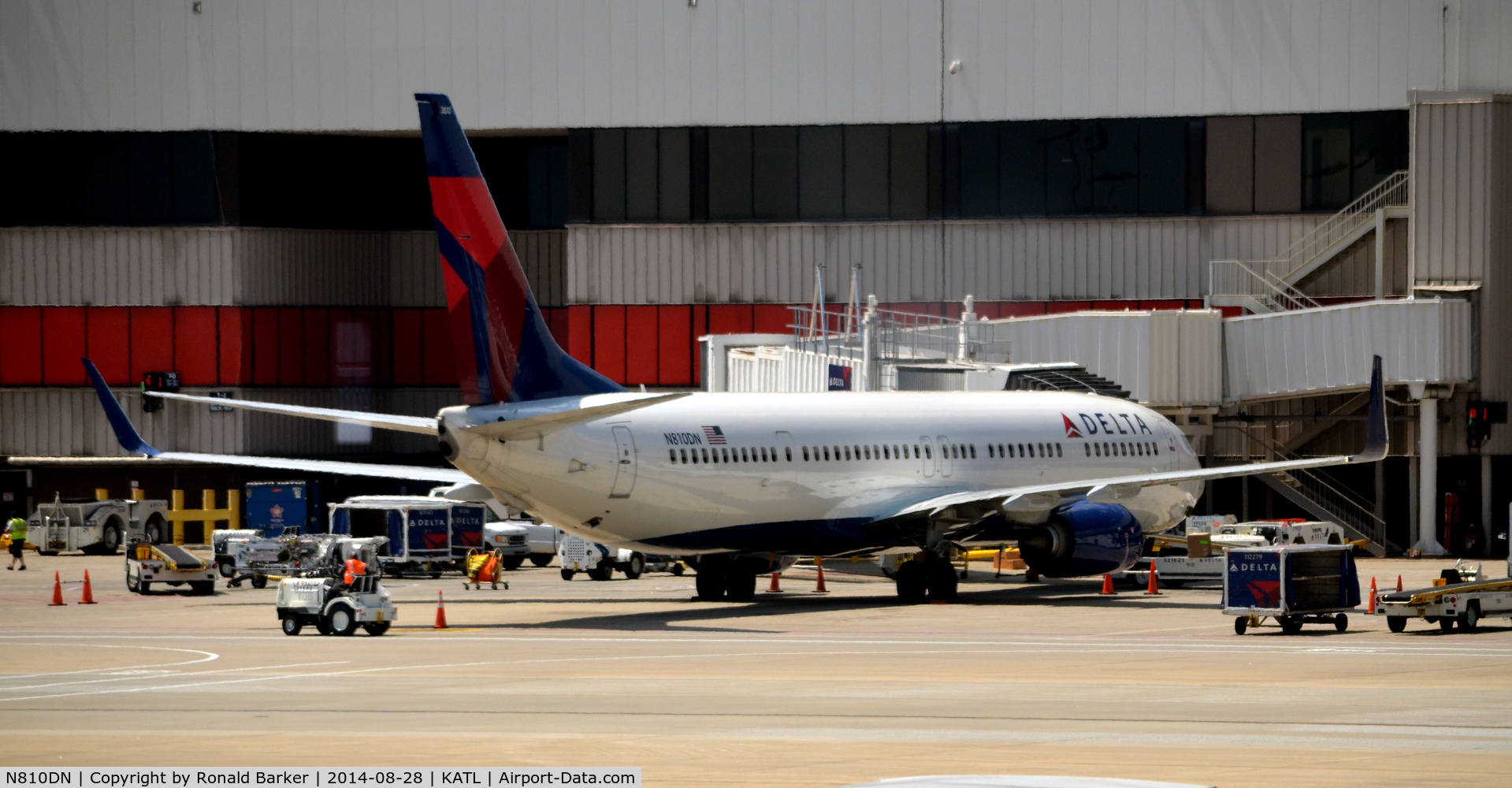 N810DN, 2013 Boeing 737-932/ER C/N 31922, At the gate Atlanta