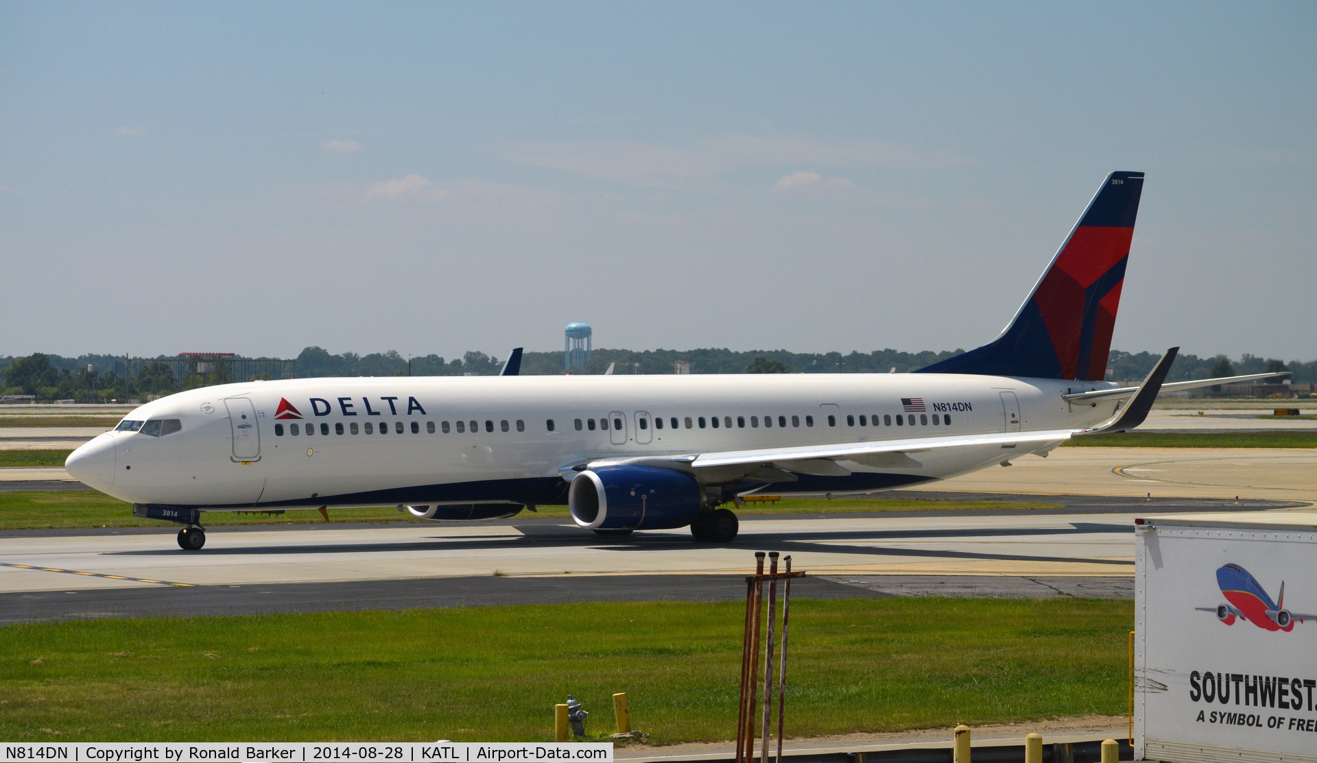 N814DN, 2014 Boeing 737-932/ER C/N 31924, Taxi Atlanta
