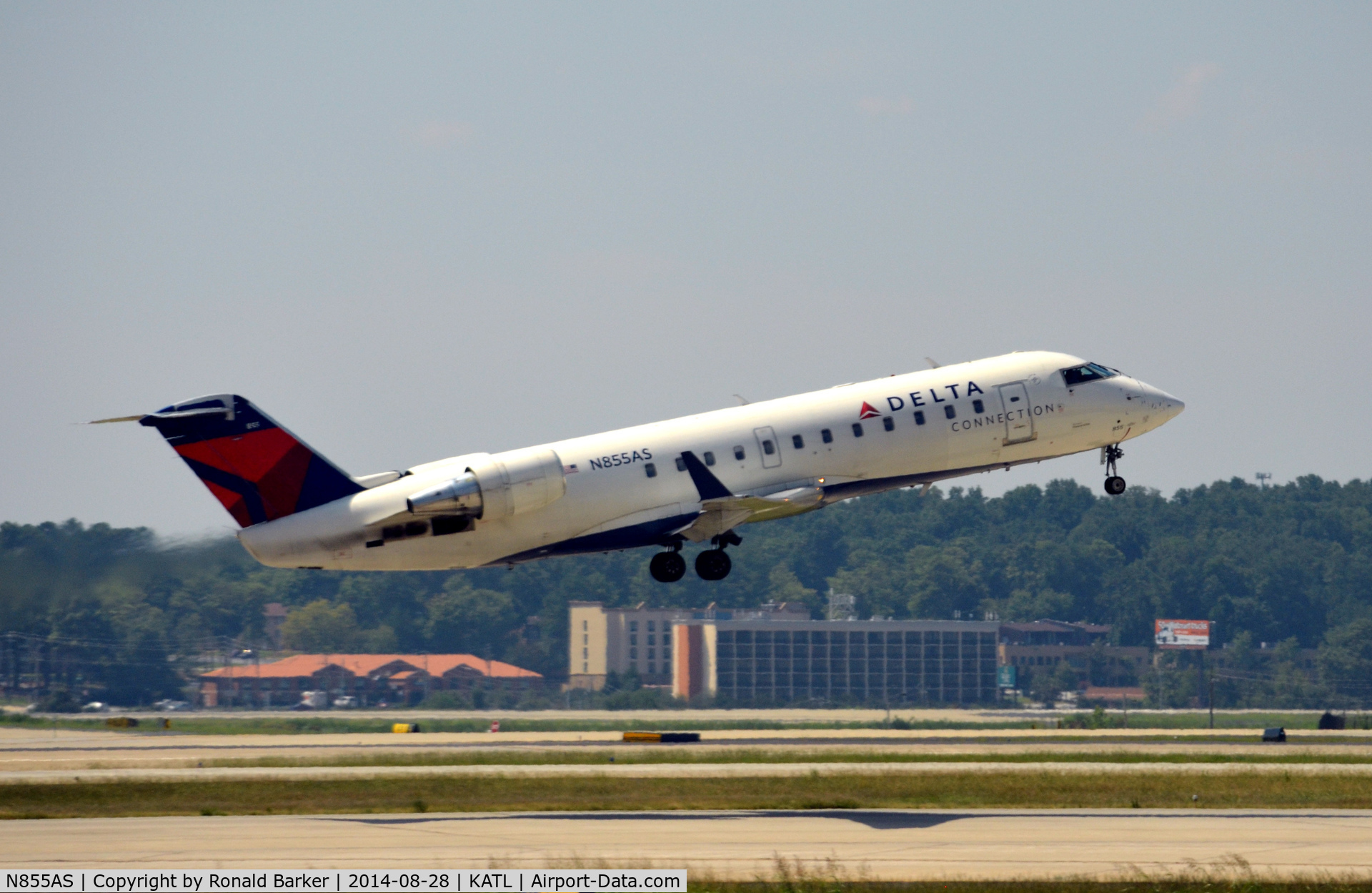 N855AS, 2000 Bombardier CRJ-200ER (CL-600-2B19) C/N 7395, Takeoff Atlanta