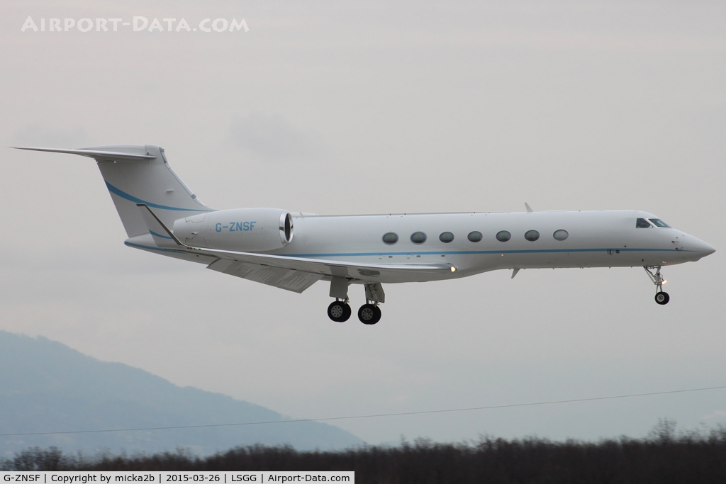G-ZNSF, 2013 Gulfstream Aerospace GV-SP (G550) C/N 5425, Landing