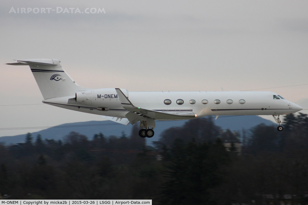 M-ONEM, 2008 Gulfstream Aerospace GV-SP (G550) C/N 5210, Landing