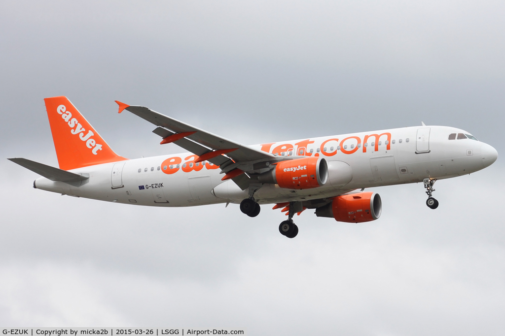 G-EZUK, 2011 Airbus A320-214 C/N 4749, Landing