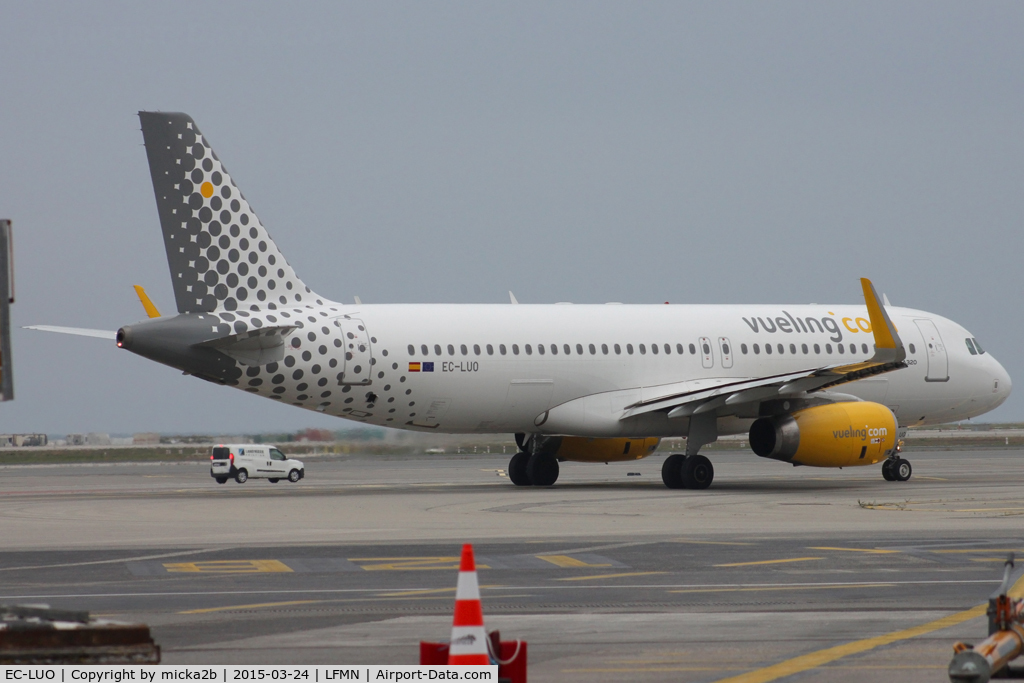 EC-LUO, 2013 Airbus A320-232 C/N 5530, Taxiing