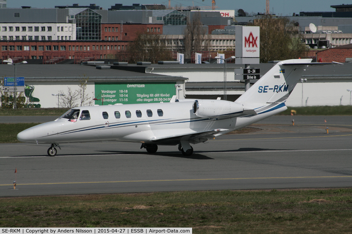 SE-RKM, 2008 Cessna 525A CitationJet CJ2+ C/N 525A-0435, Departing runway 30.