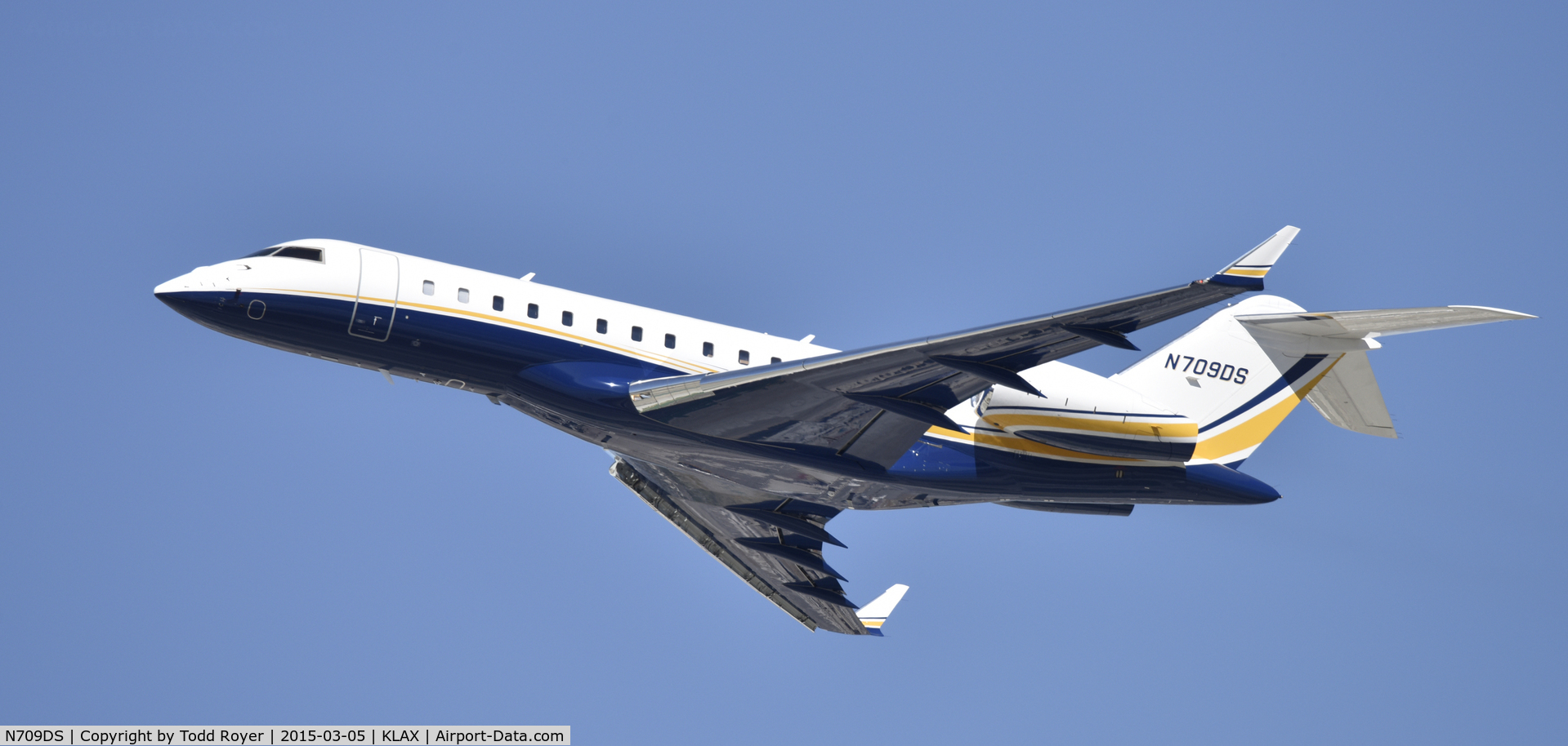 N709DS, 2008 Bombardier BD-700-1A10 Global Express XRS C/N 9278, Departing LAX on 25R