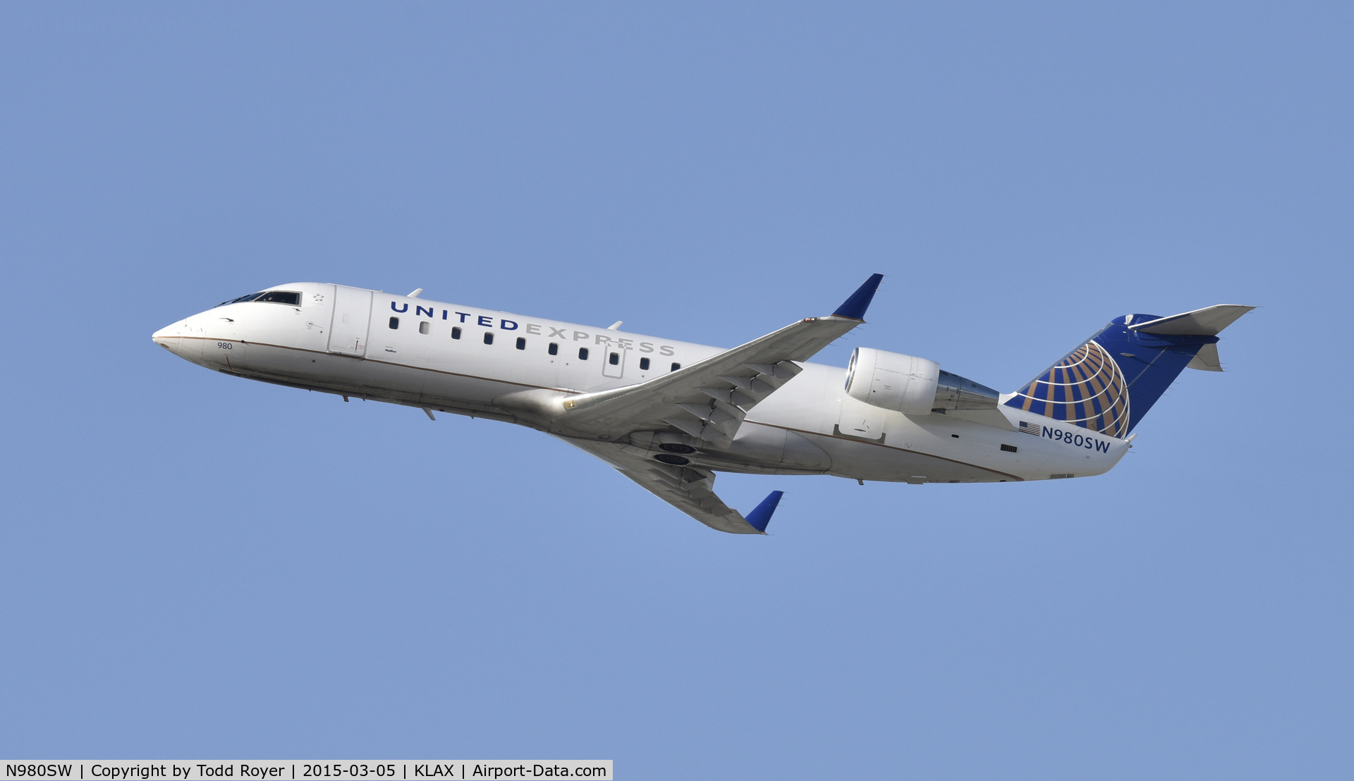 N980SW, 2004 Bombardier CRJ-200ER (CL-600-2B19) C/N 7955, Departing LAX on 25R
