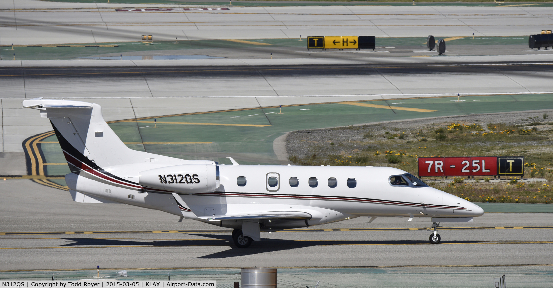 N312QS, 2013 Embraer EMB-505 Phenom 300 C/N 50500153, Taxiing to parking at LAX