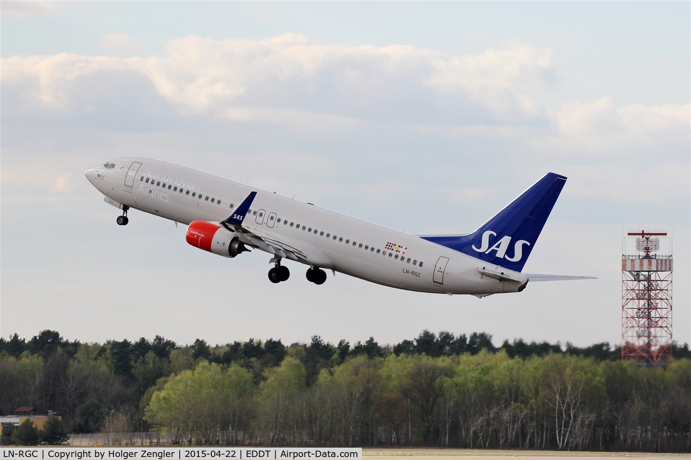 LN-RGC, 2012 Boeing 737-86N C/N 41257, Shuttle to Stockholm is leaving TXL westbound.....